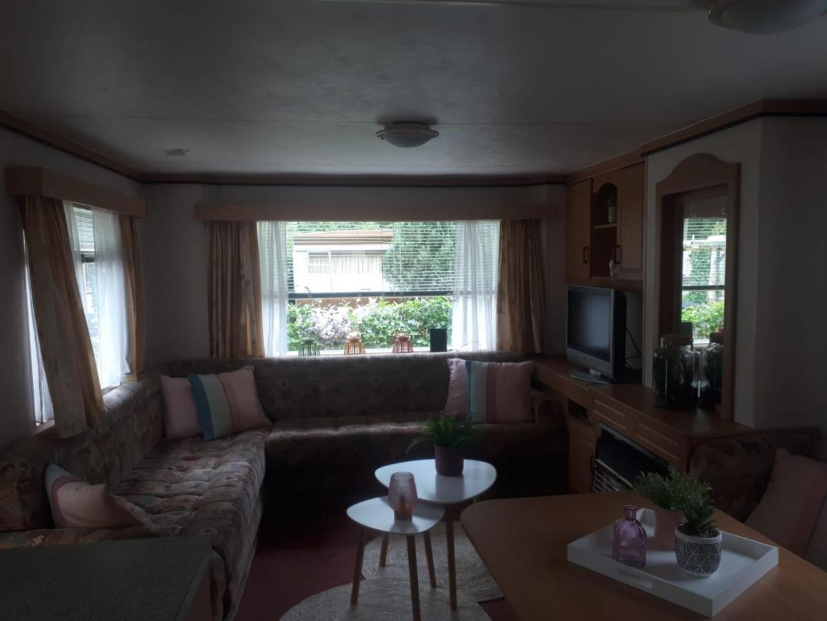 Caravan In Bosrijk Gebied Hotell Zuidlaren Exteriör bild